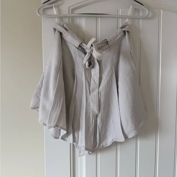 Aritzia High-Waist Light Grey Shorts - Picture 2 of 2